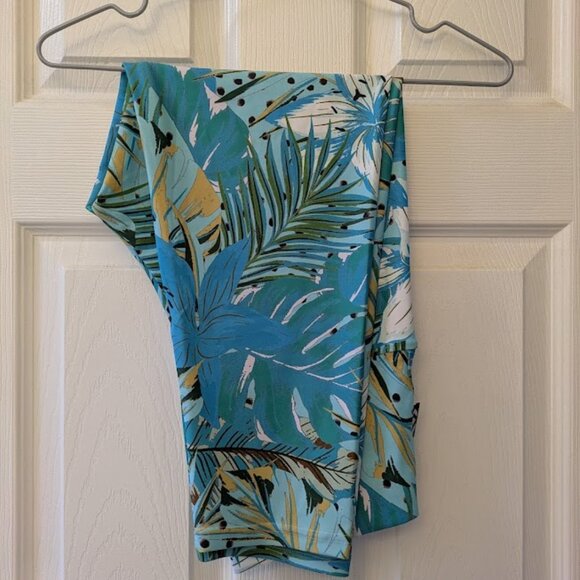 Exotica Athletics Turquoise Capri Leggings - Picture 1 of 4